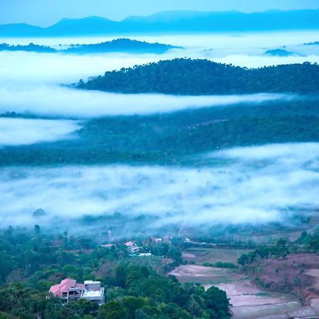 Hotel Shawrya The Grand Madikeri Kültér fotó